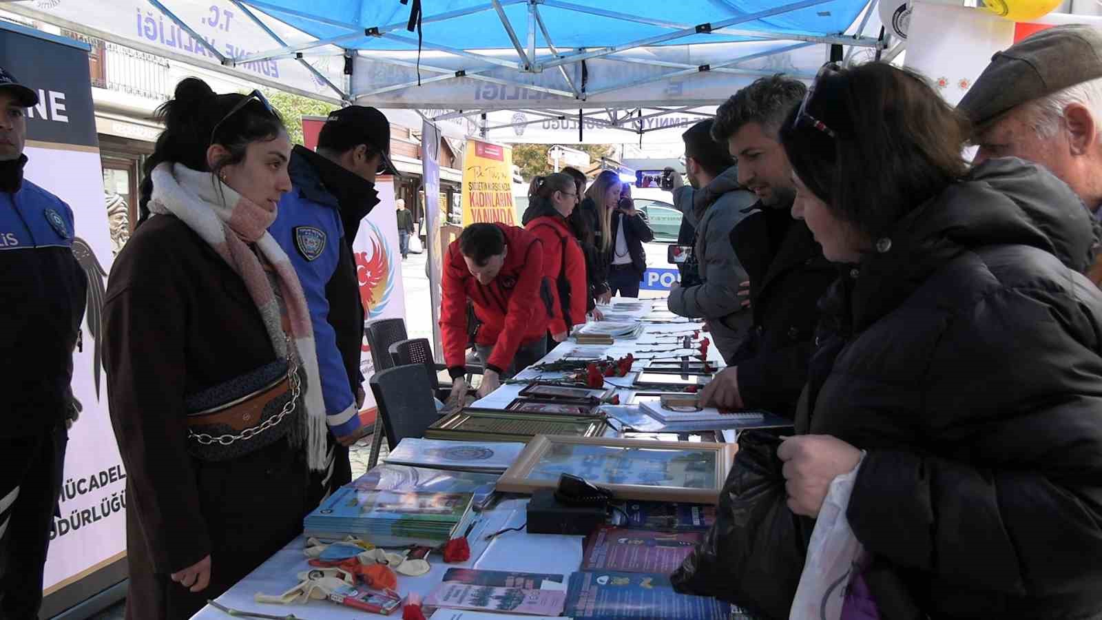 Edirne’de polis teşkilatı nostaljik sergisi ilgi gördü
Edirne’de polis teşkilatı nostaljik sergisi ilgi gördü