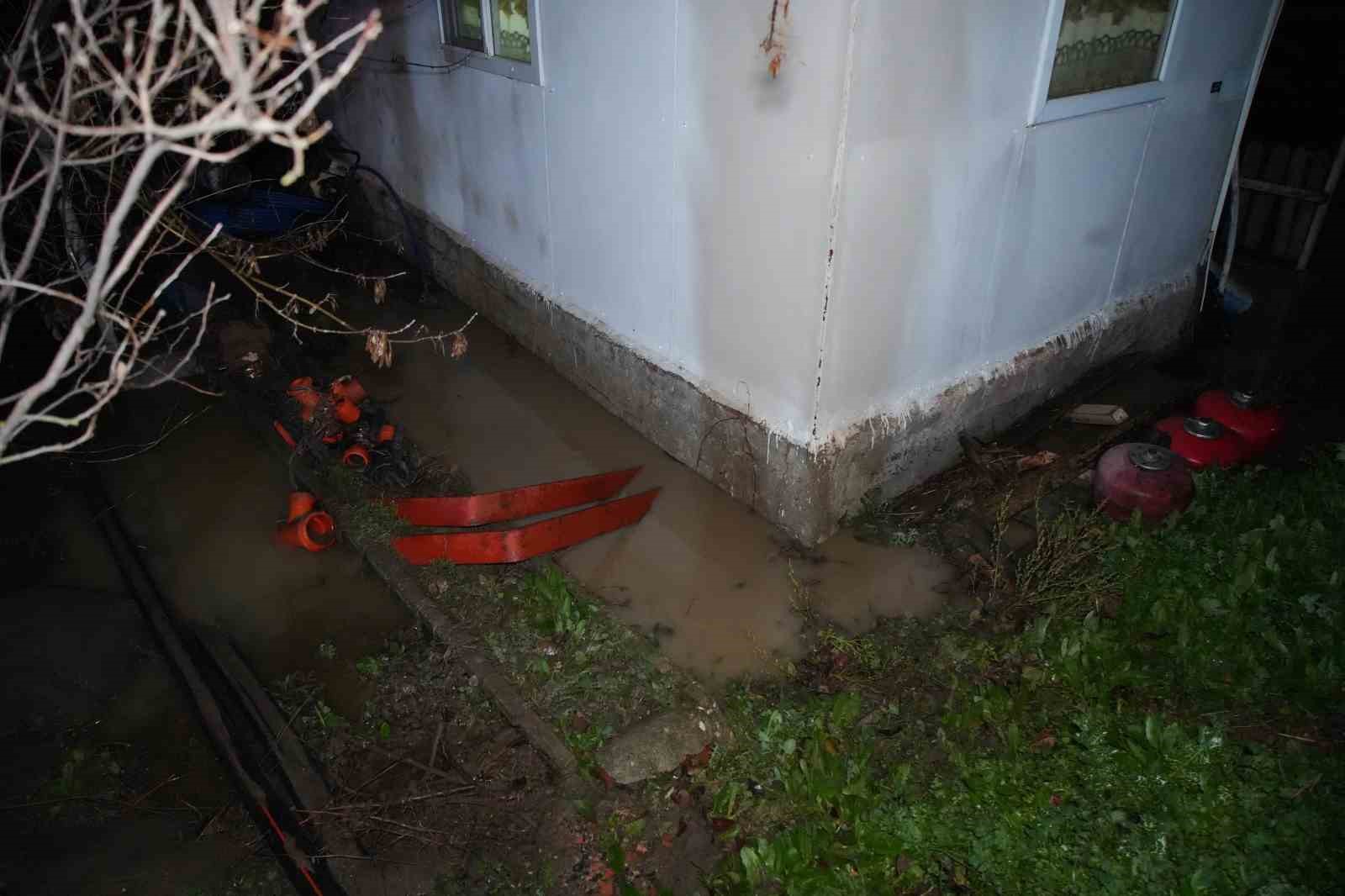 Edirne’de sağanak su baskınlarına yol açtı
