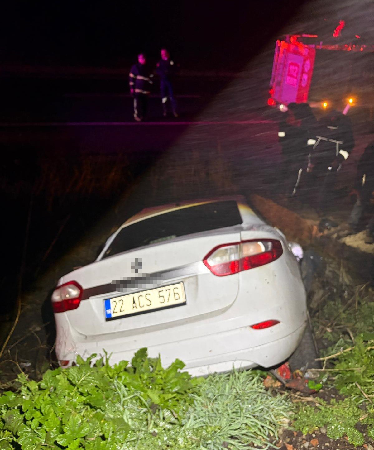 Edirne’de şarampole devrilen otomobildeki 2 kişi hayatını kaybetti
