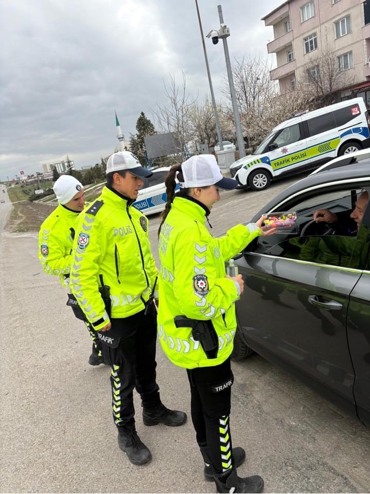 Edirne’de şekerli ve kolonyalı trafik uygulaması
