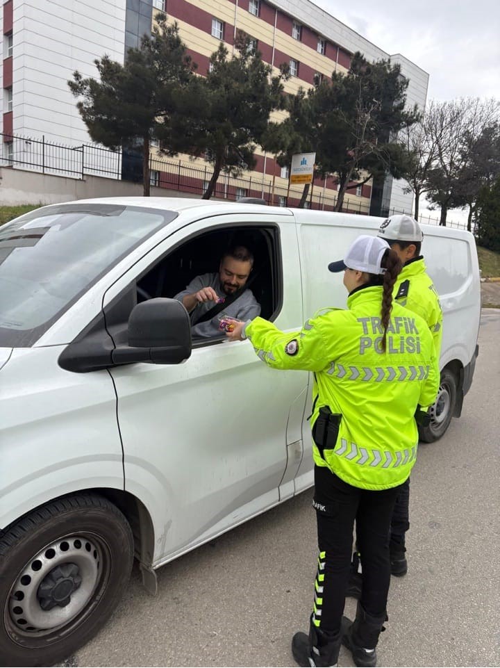 Edirne’de şekerli ve kolonyalı trafik uygulaması
