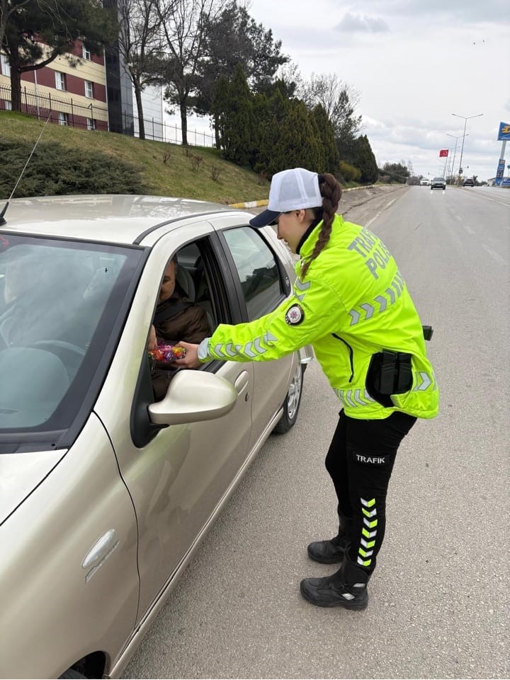 Edirne’de şekerli ve kolonyalı trafik uygulaması
