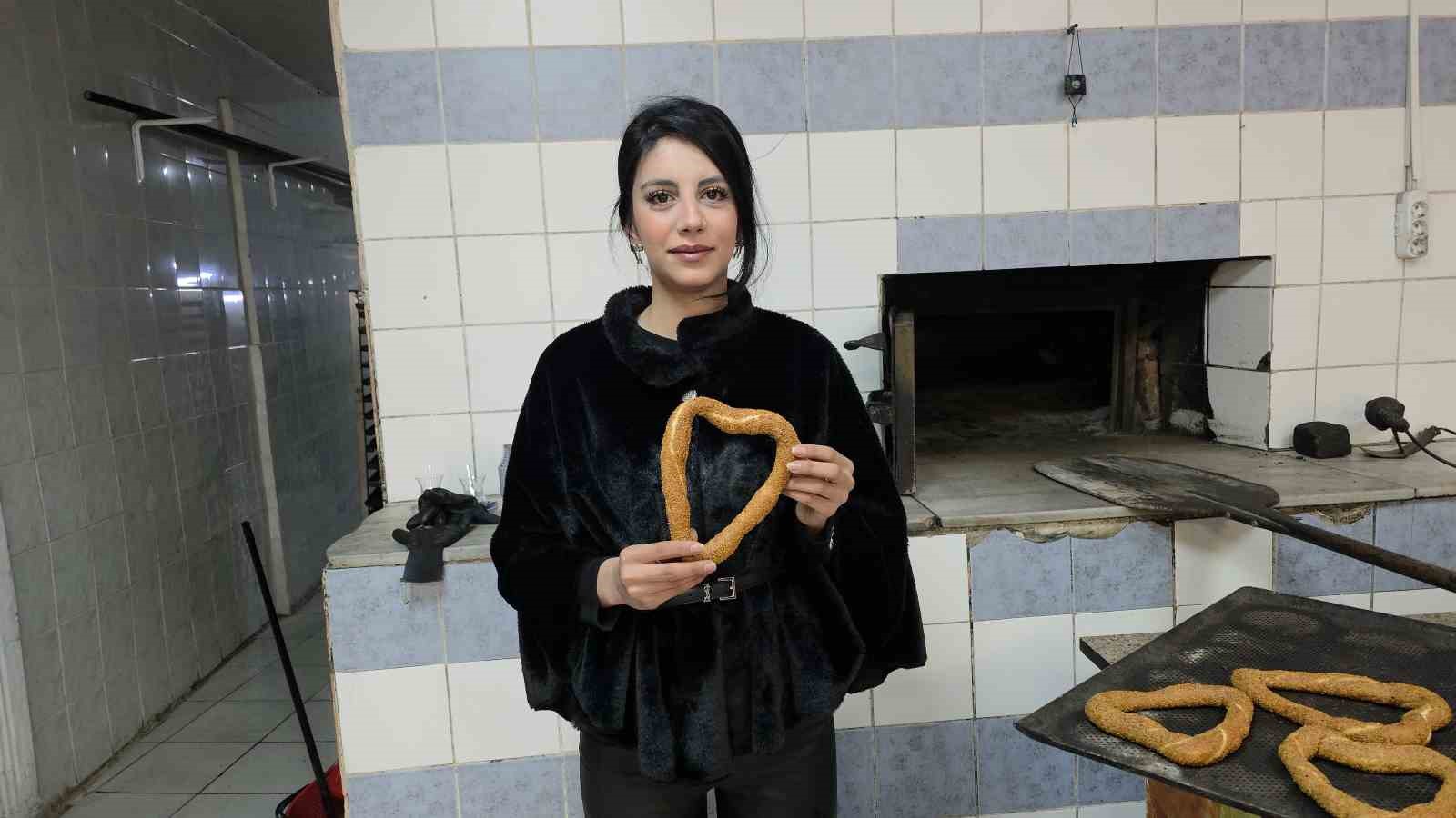 Edirne’de Sevgililer Günü’ne özel kalpli simit
