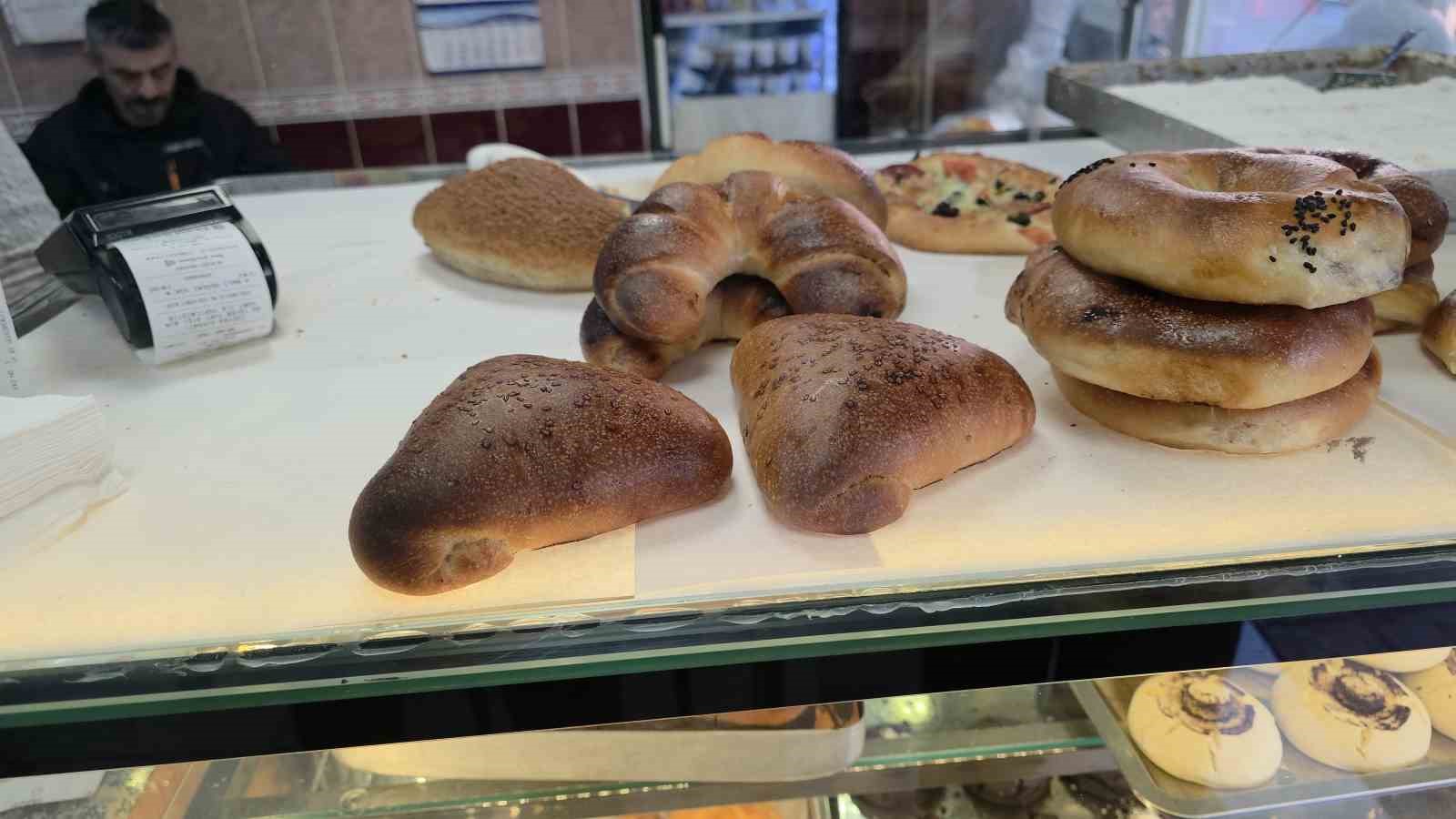 Edirne’de Sevgililer Günü’ne özel kalpli simit
