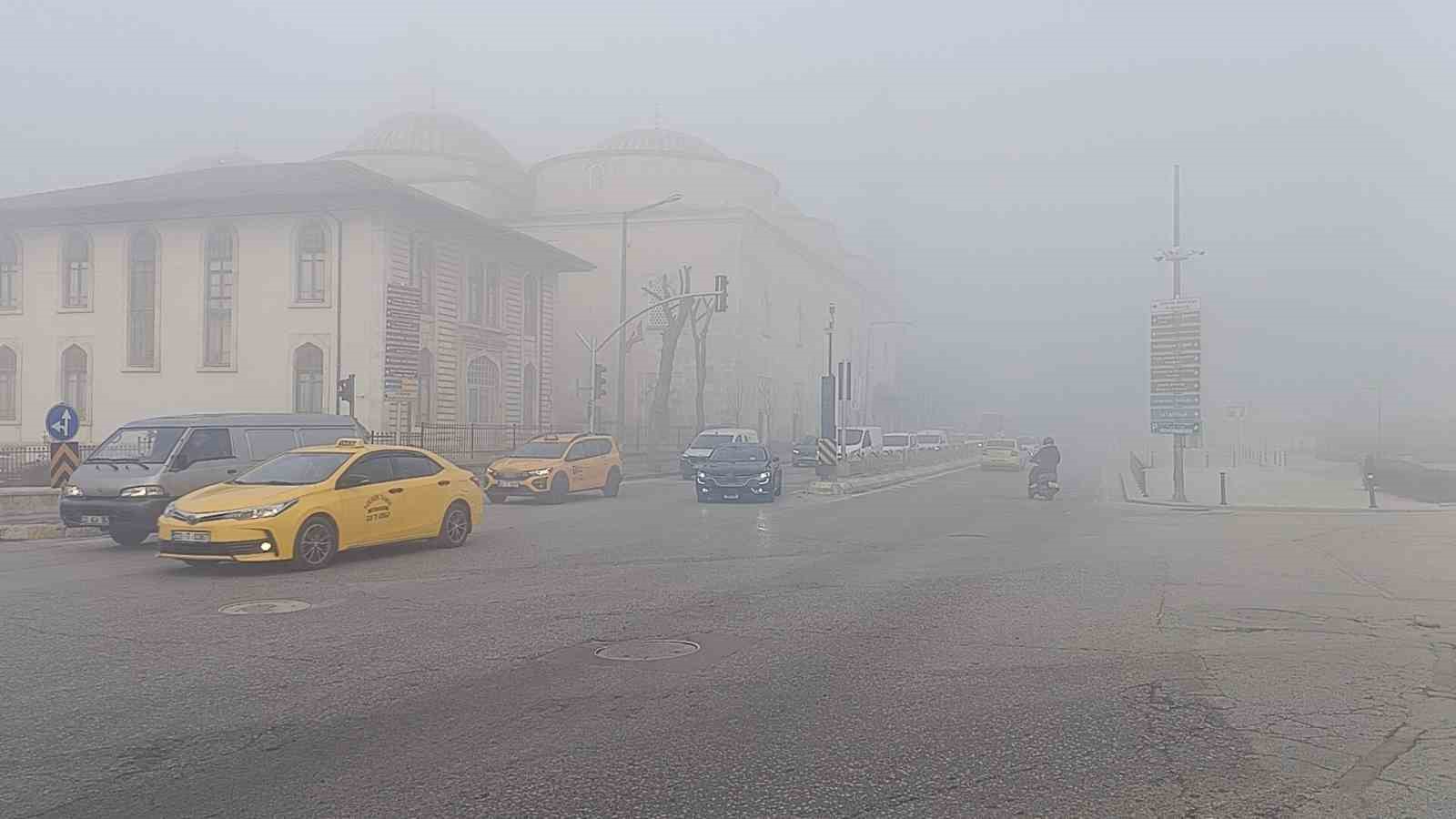 Edirne’de sis etkili oldu, Selimiye gözden kayboldu
