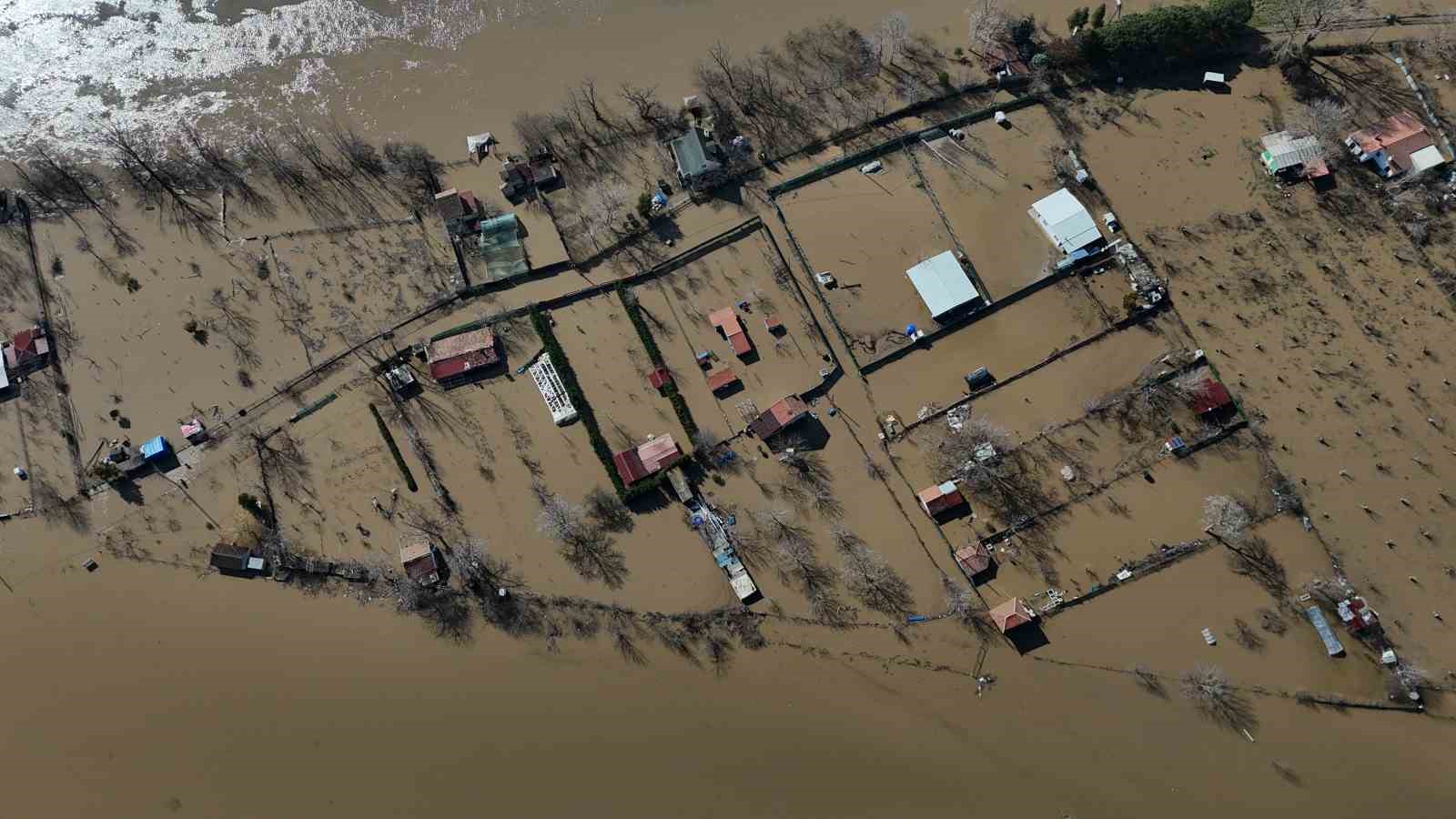 Edirne’de sular altında kalan yerleşim alanları ve çiftlikler havadan görüntülendi

