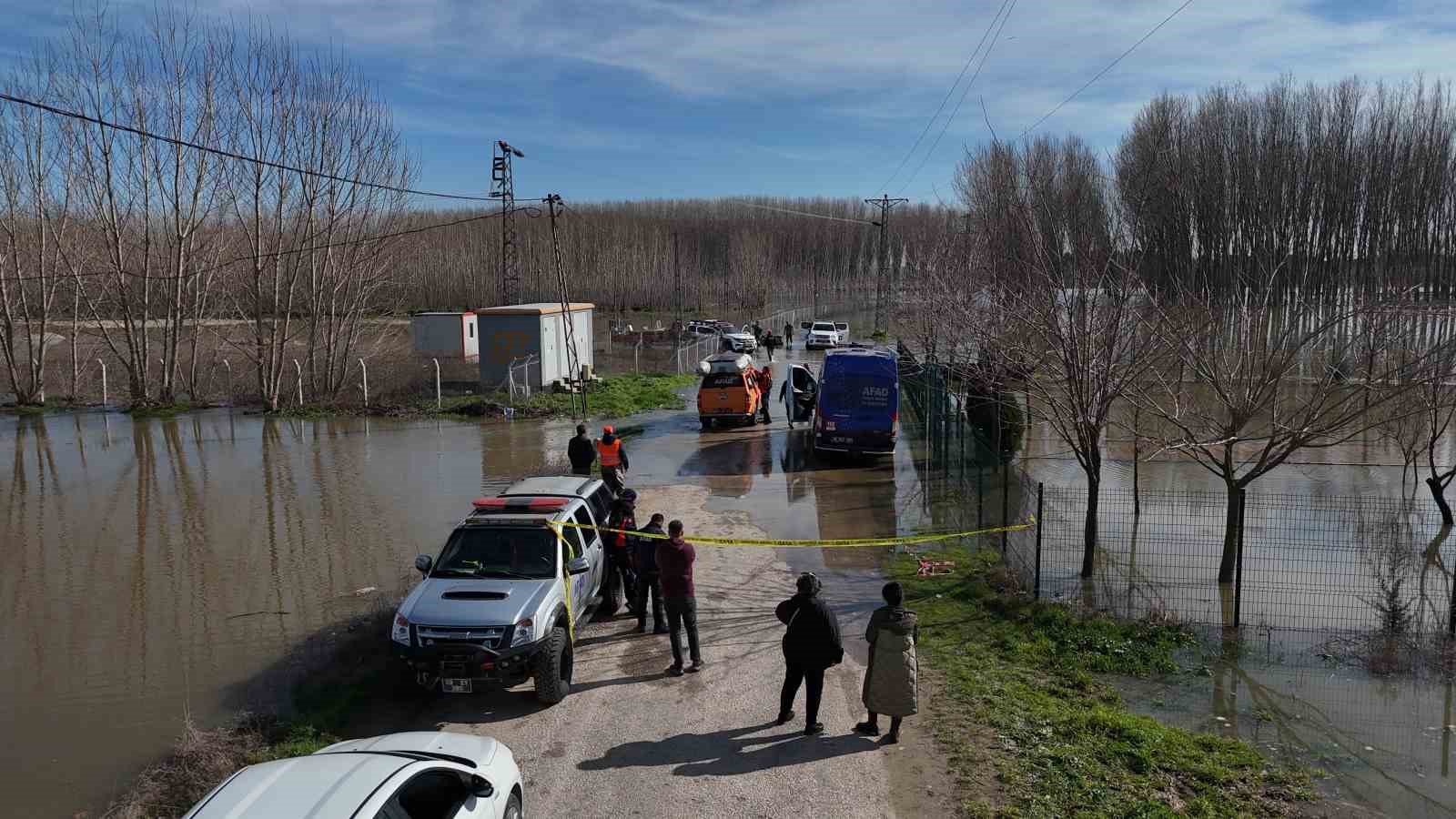 Edirne’de sular altında kalan yerleşim alanları ve çiftlikler havadan görüntülendi
