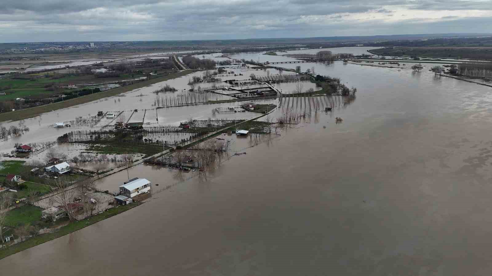 Edirne’de tarım arazileri ve yerleşim yerleri sular altında kaldı
