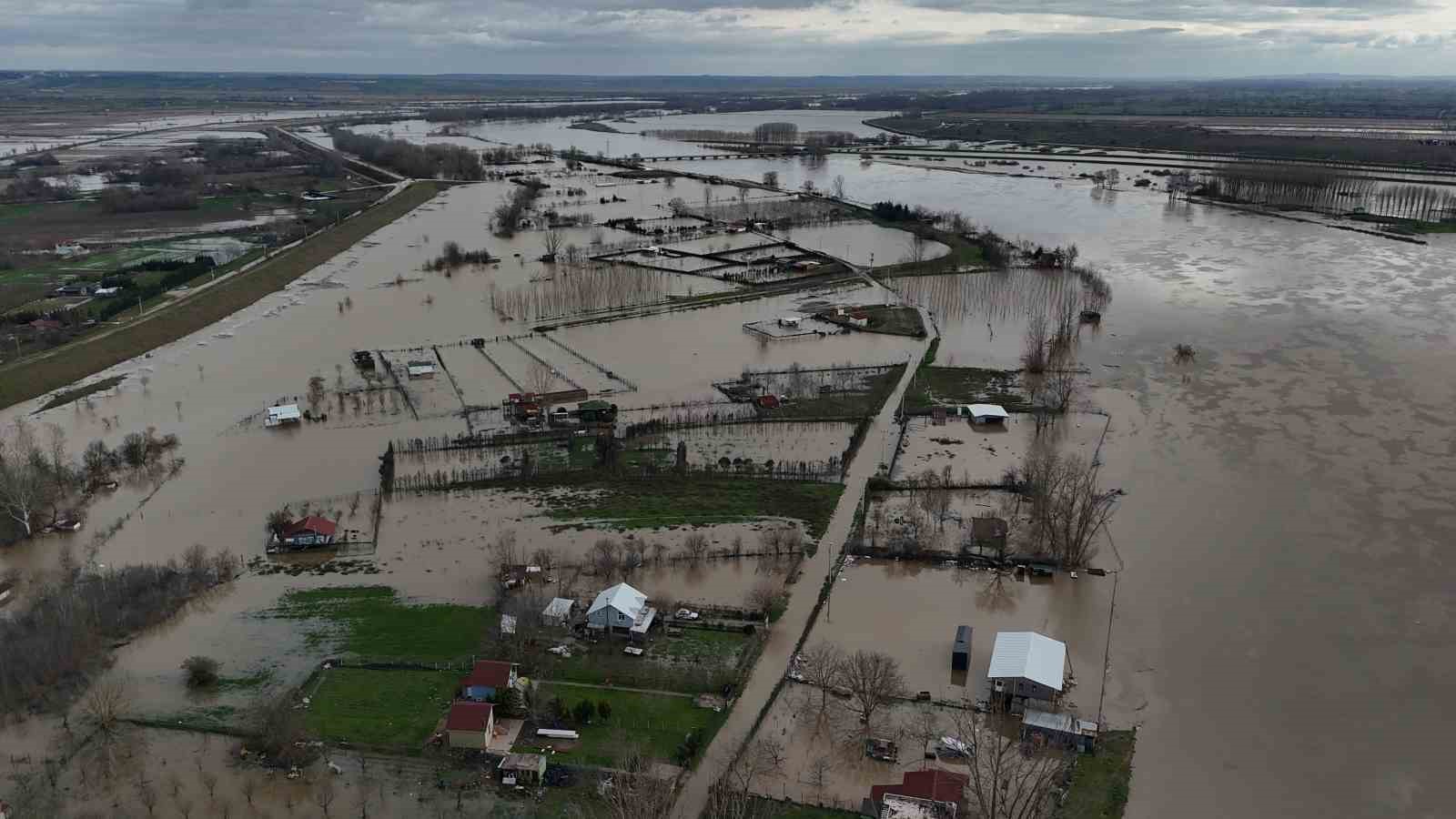 Edirne’de tarım arazileri ve yerleşim yerleri sular altında kaldı
