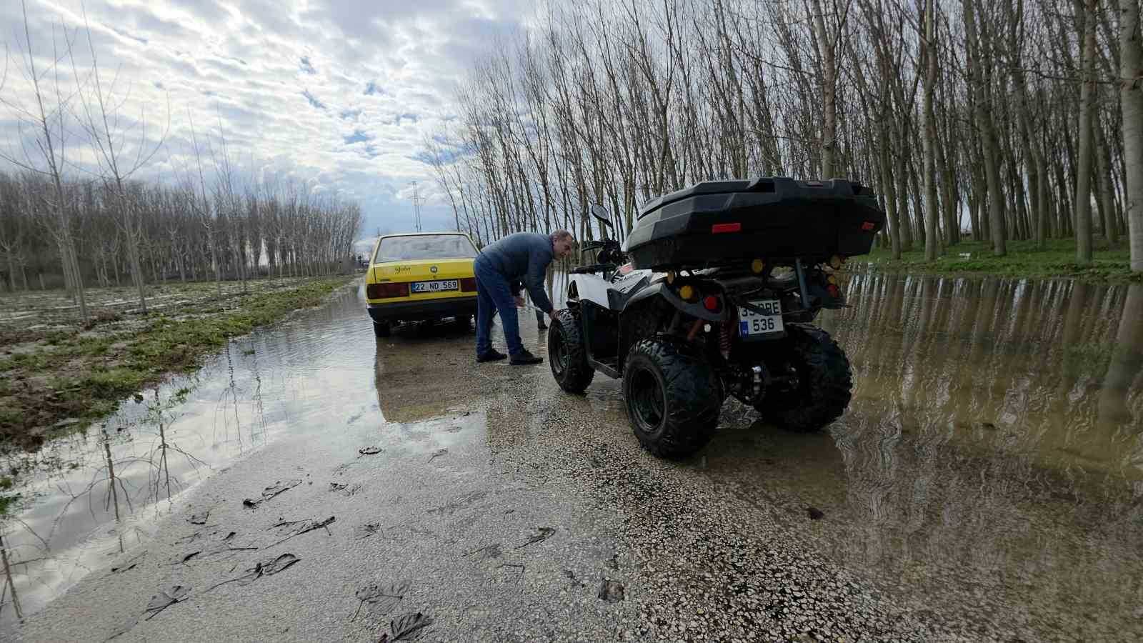 Edirne’de taşkın suları bedava yıkamaya dönüştü: Taşkını fırsata çevirdiler
