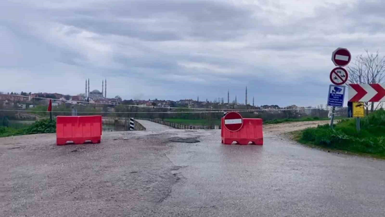 Edirne’de Tunca Nehri taştı: Saraçhane Köprüsü trafiğe kapandı

