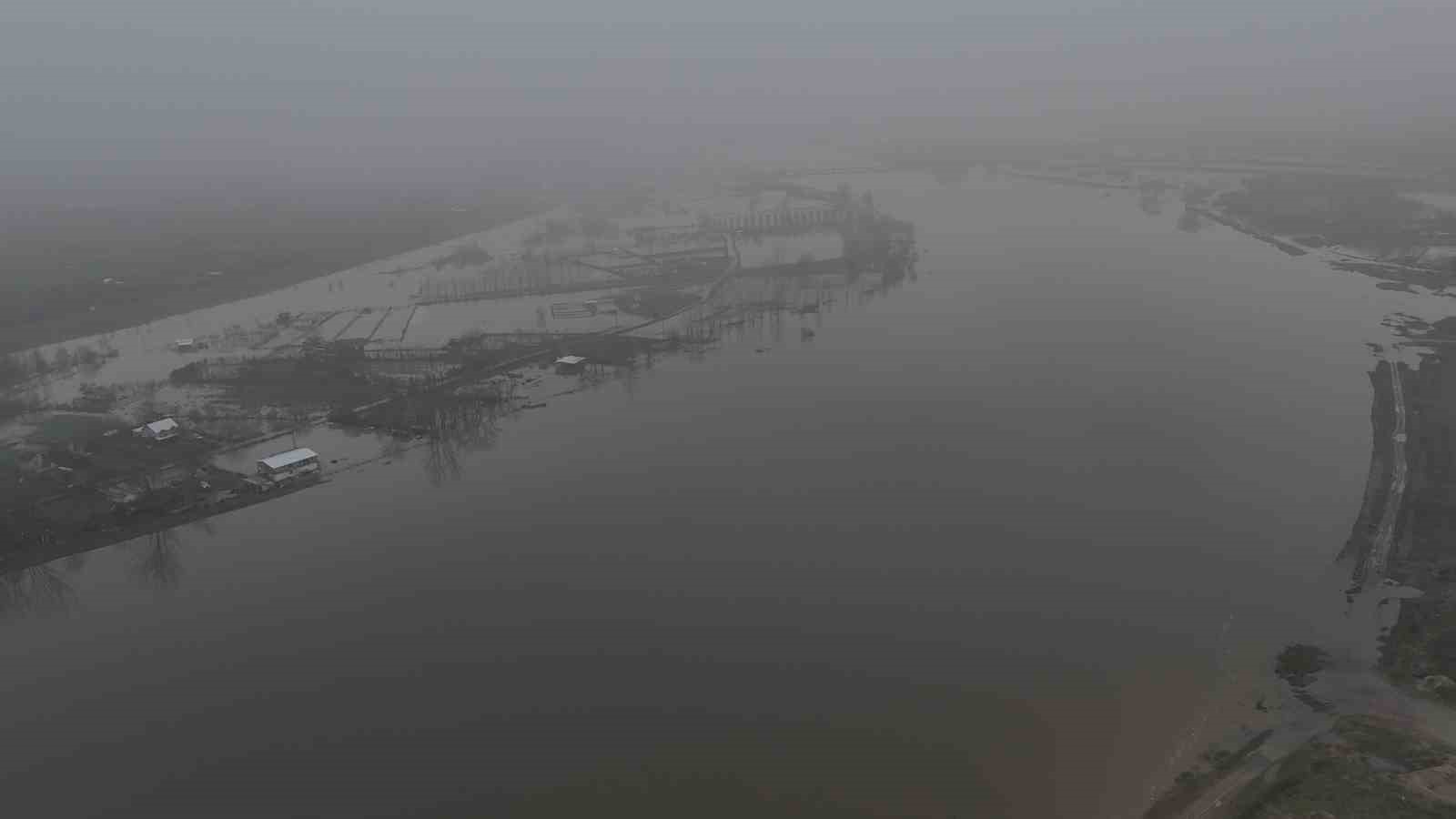 Edirne’de "turuncu alarm" seviyesindeki Meriç Nehri’nde su debisi düşmeye başladı
