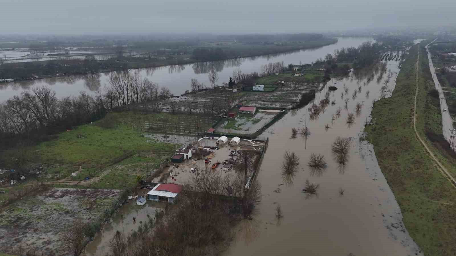 Edirne’de "turuncu alarm" seviyesindeki Meriç Nehri’nde su debisi düşmeye başladı
