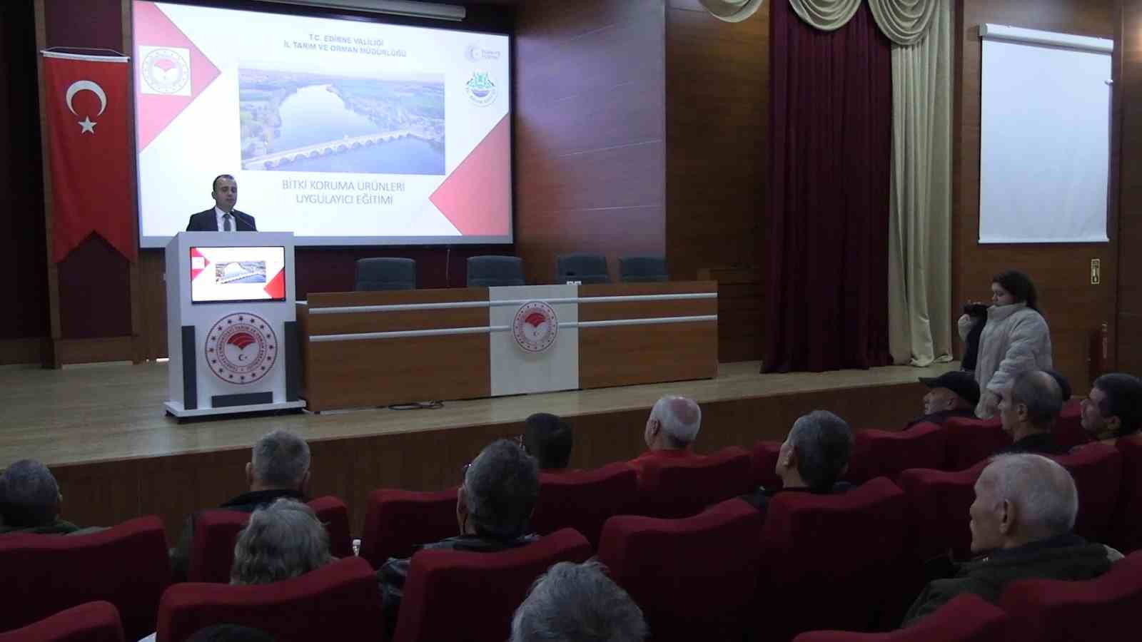 Edirne’de üreticiye B-Reçete eğitimi verildi
Edirne’de üreticiye B-Reçete eğitimi verildi