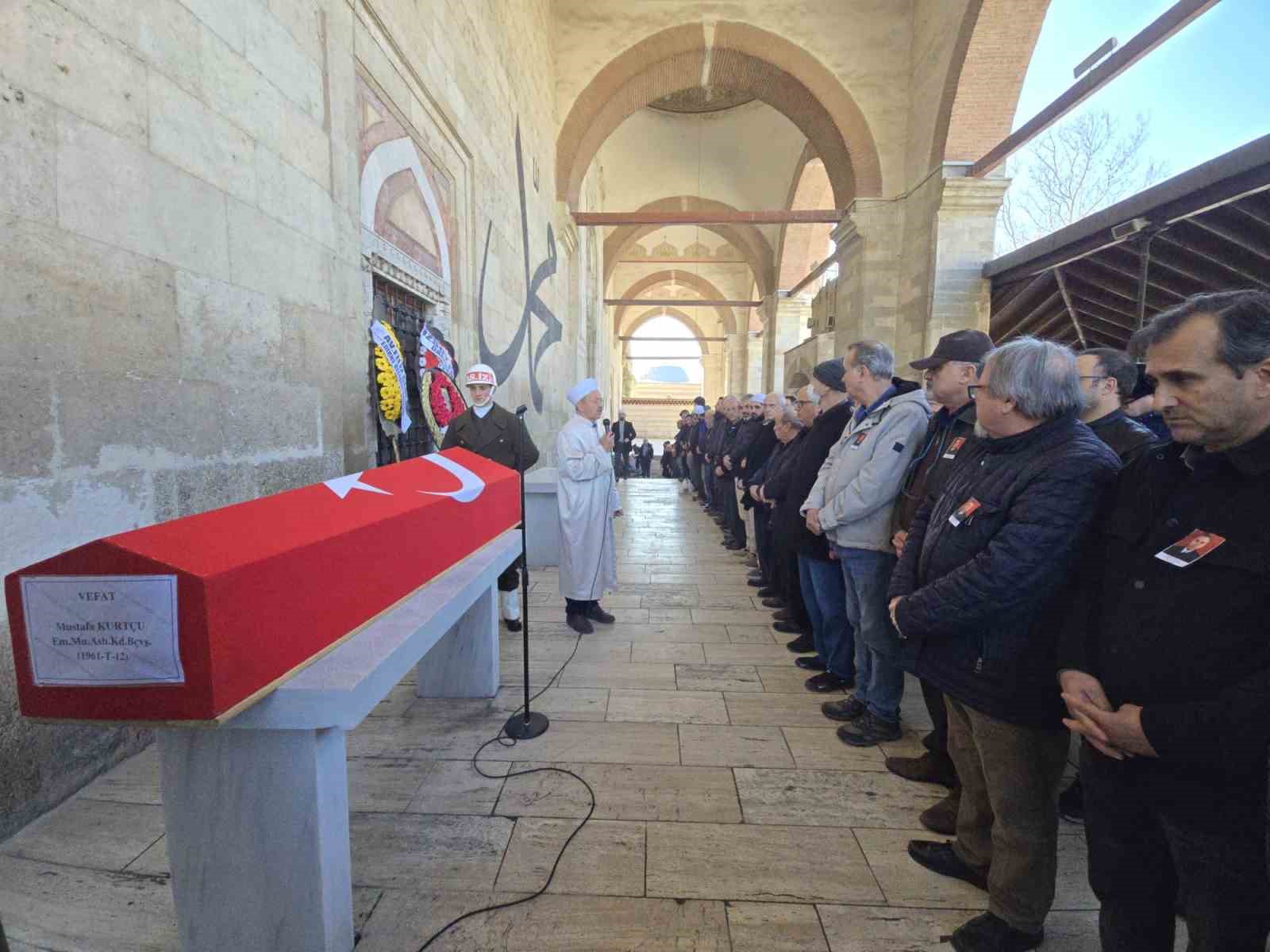 Edirne’de vefat eden emekli astsubay askeri törenle son yolculuğuna uğurlandı

