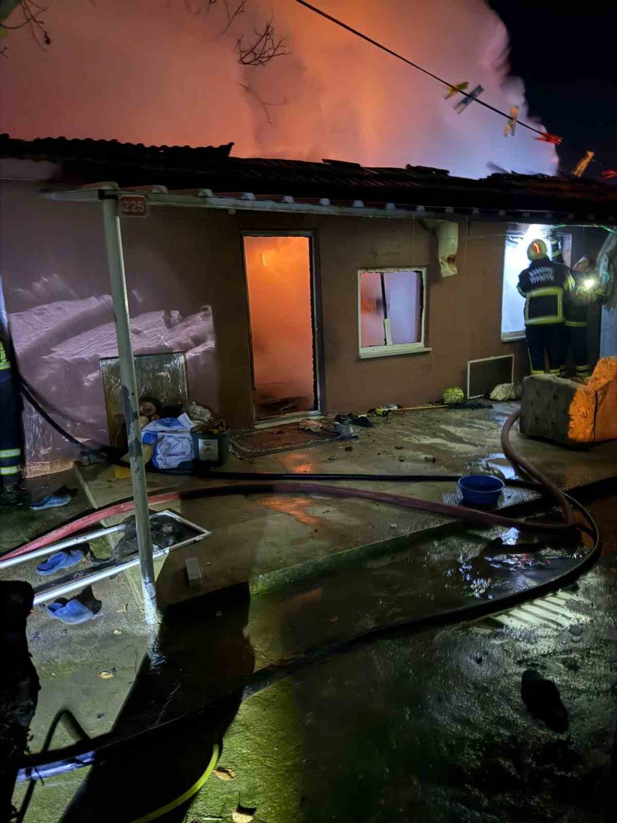 Edirne’de yaşlı kadının evi alevlere teslim oldu
