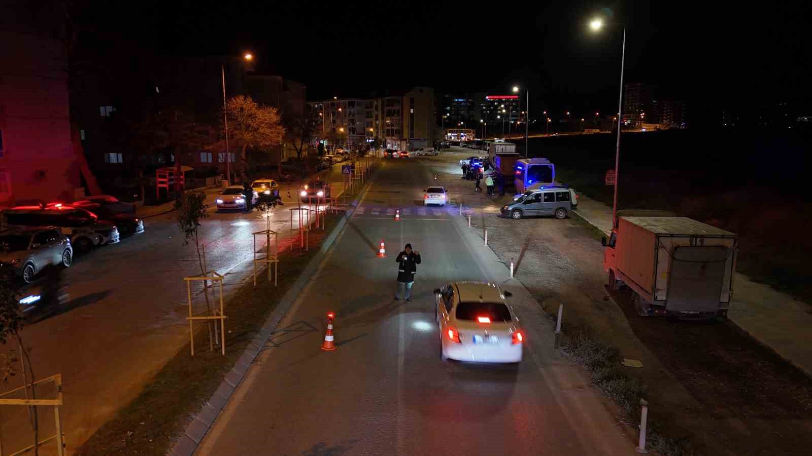 Edirne’de yılbaşında 939 polis görev yaptı
Edirne’de yılbaşında 939 polis görev yaptı