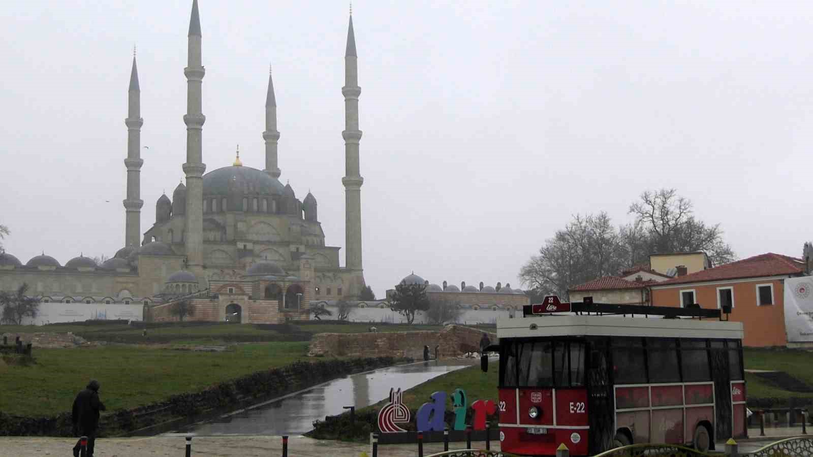 Edirne’deki selatin camiler Ramazan’da gül kokacak
