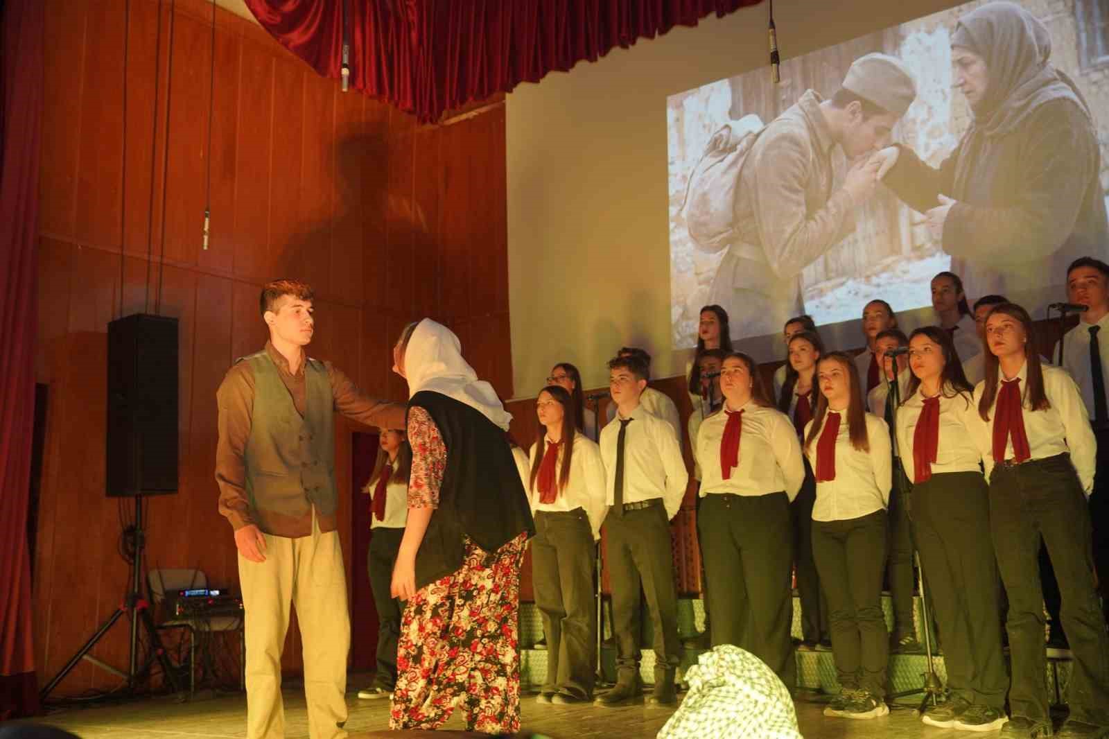 Edirneli öğrencilerin 18 Mart gösterileri duygulandırdı
