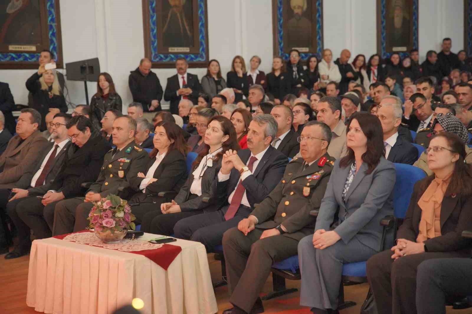 Edirneli öğrencilerin 18 Mart gösterileri duygulandırdı

