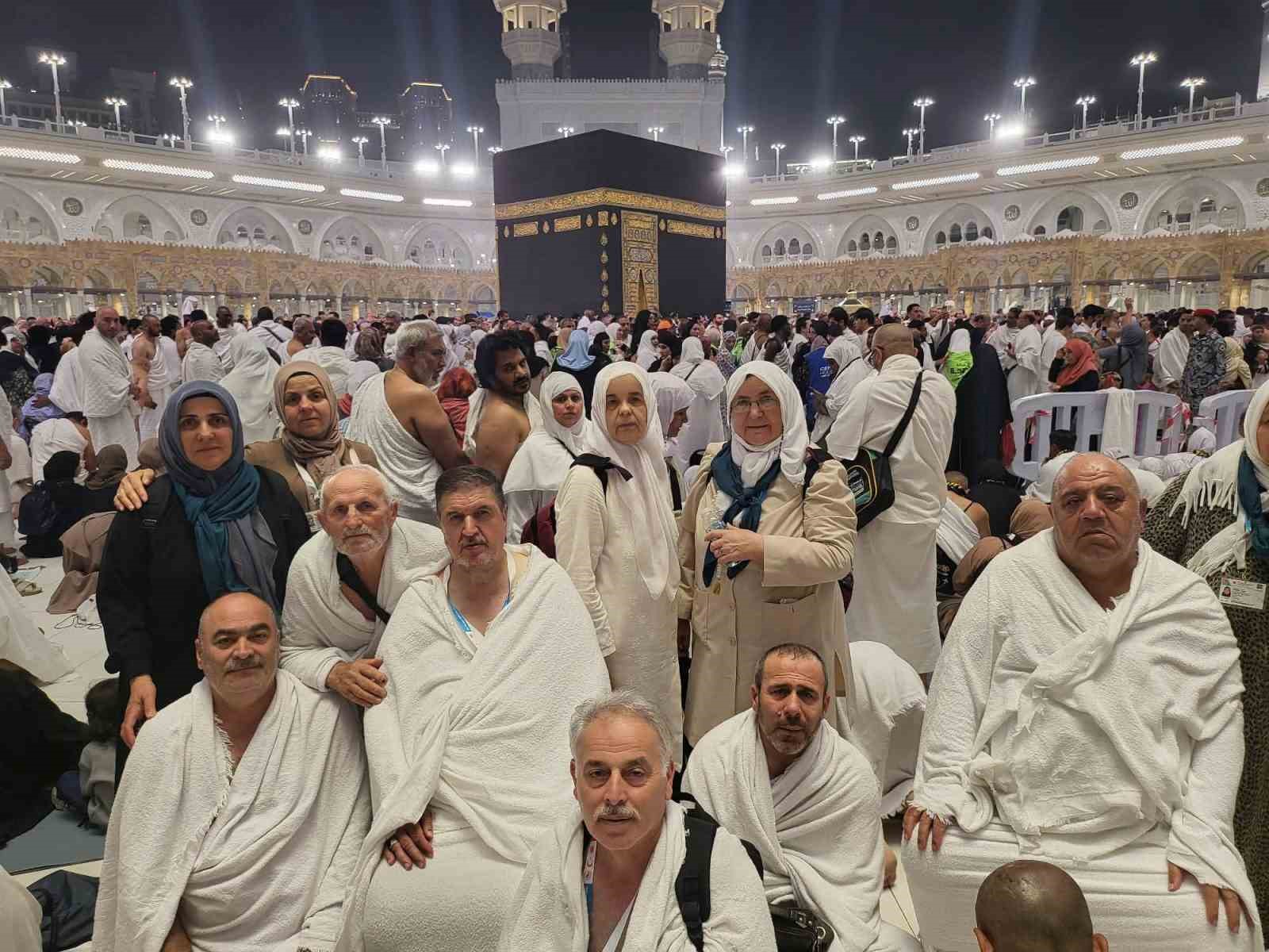 Edirneli umreciler Selimiye Meydanı’nda karşılandı
