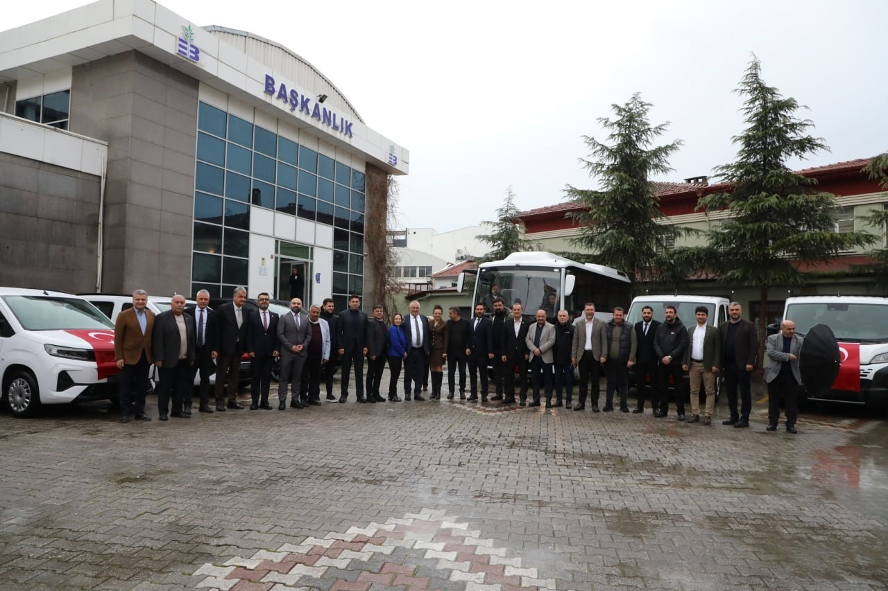 Edremit Belediyesi 8 yeni aracı hizmete sundu
Edremit Belediyesi 8 yeni aracı hizmete sundu