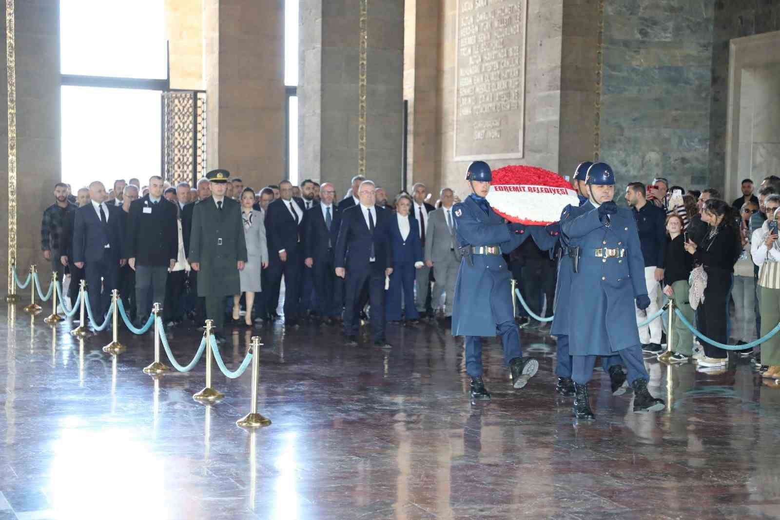Edremit Belediyesi Ata’nın huzuruna çıktı
