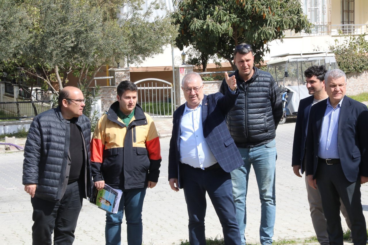 Edremit Belediyesi’den Narlı’dan Bostancı’ya saha mesaisi
