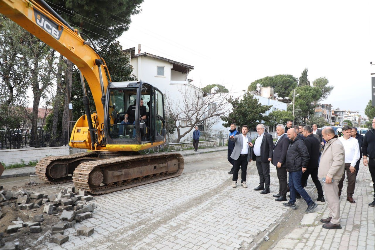 Edremit Belediyesi’nden İkizçay Mahallesi’nde yoğun yol mesaisi
Edremit Belediyesi’nden İkizçay Mahallesi’nde yoğun yol mesaisi