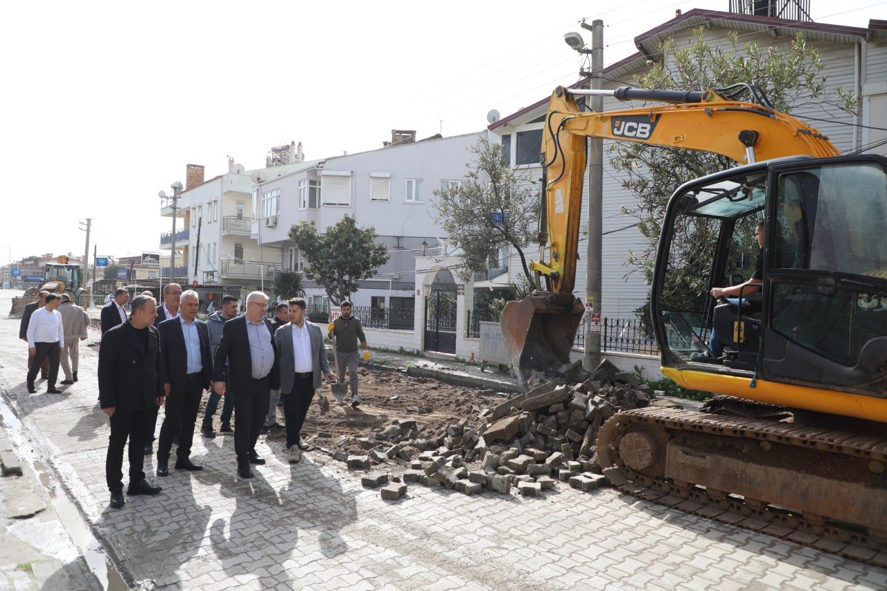 Edremit Belediyesi’nden İkizçay Mahallesi’nde yoğun yol mesaisi
Edremit Belediyesi’nden İkizçay Mahallesi’nde yoğun yol mesaisi