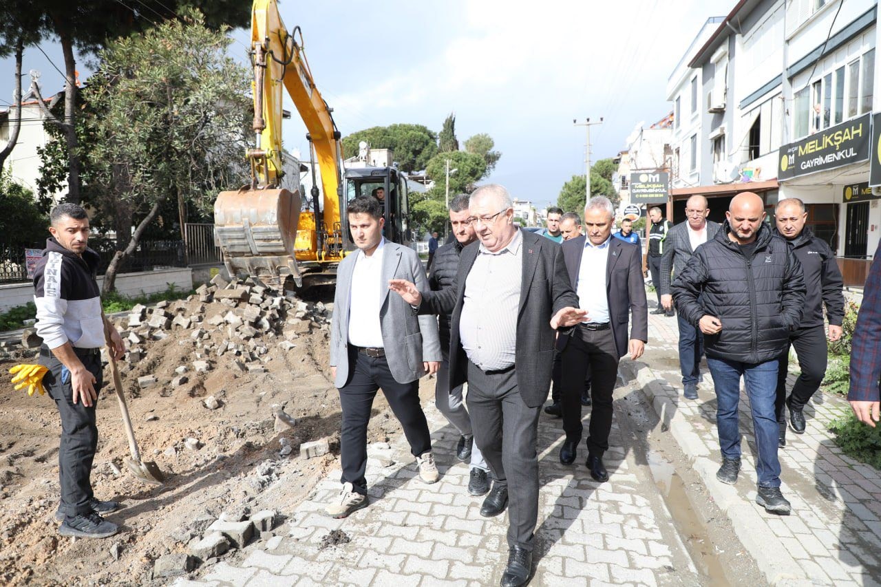 Edremit Belediyesi’nden İkizçay Mahallesi’nde yoğun yol mesaisi
Edremit Belediyesi’nden İkizçay Mahallesi’nde yoğun yol mesaisi
