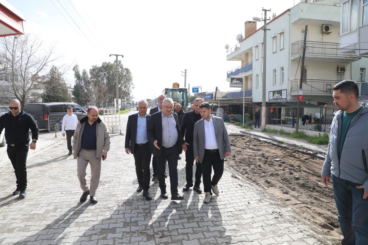 Edremit Belediyesi’nden İkizçay Mahallesi’nde yoğun yol mesaisi
Edremit Belediyesi’nden İkizçay Mahallesi’nde yoğun yol mesaisi