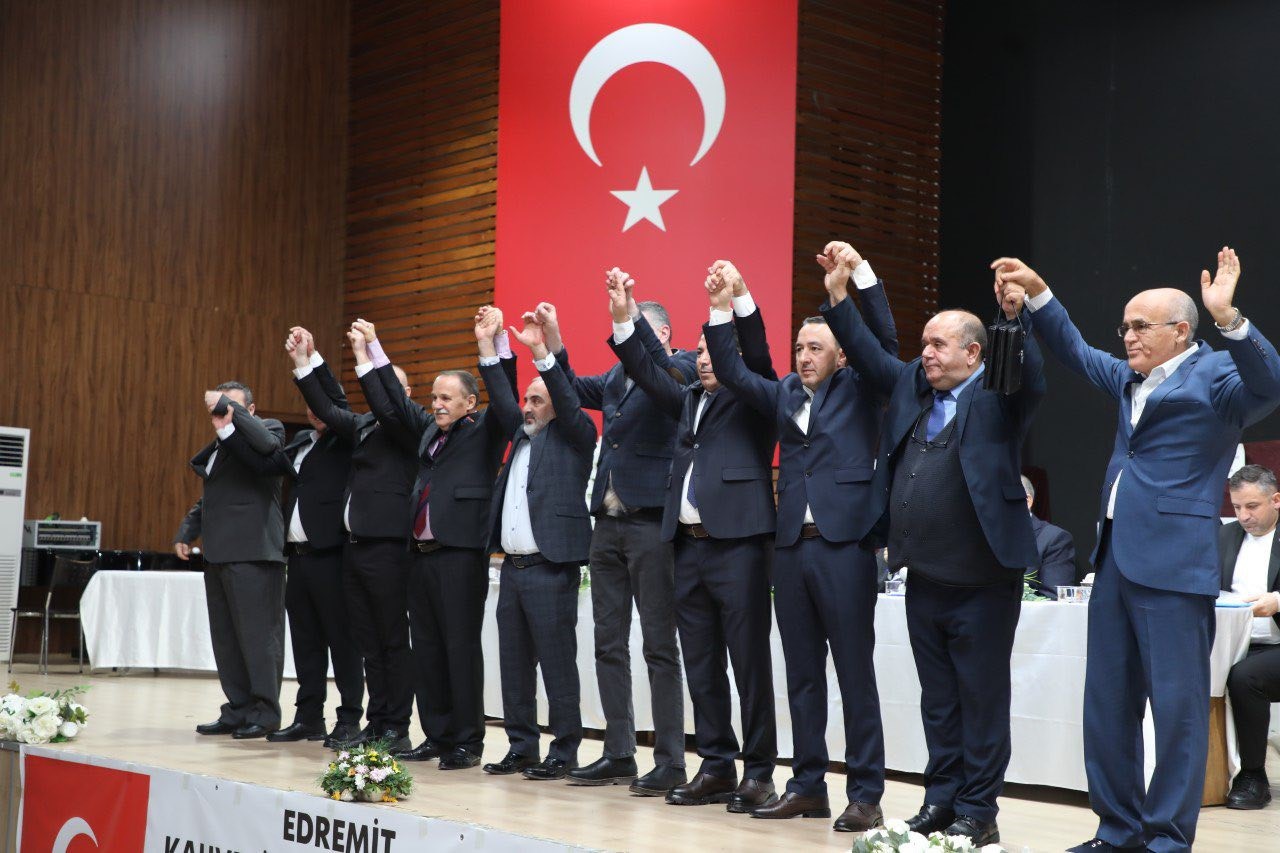 Edremit Kahveciler Odası’nda Mustafa Aydoğan güven tazeledi
