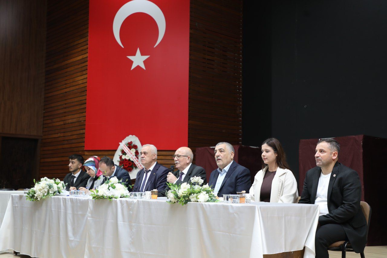 Edremit Kahveciler Odası’nda Mustafa Aydoğan güven tazeledi

