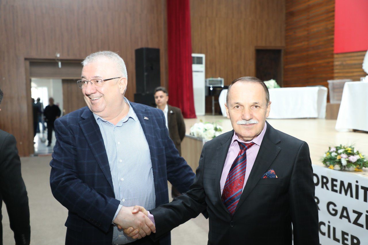 Edremit Kahveciler Odası’nda Mustafa Aydoğan güven tazeledi
