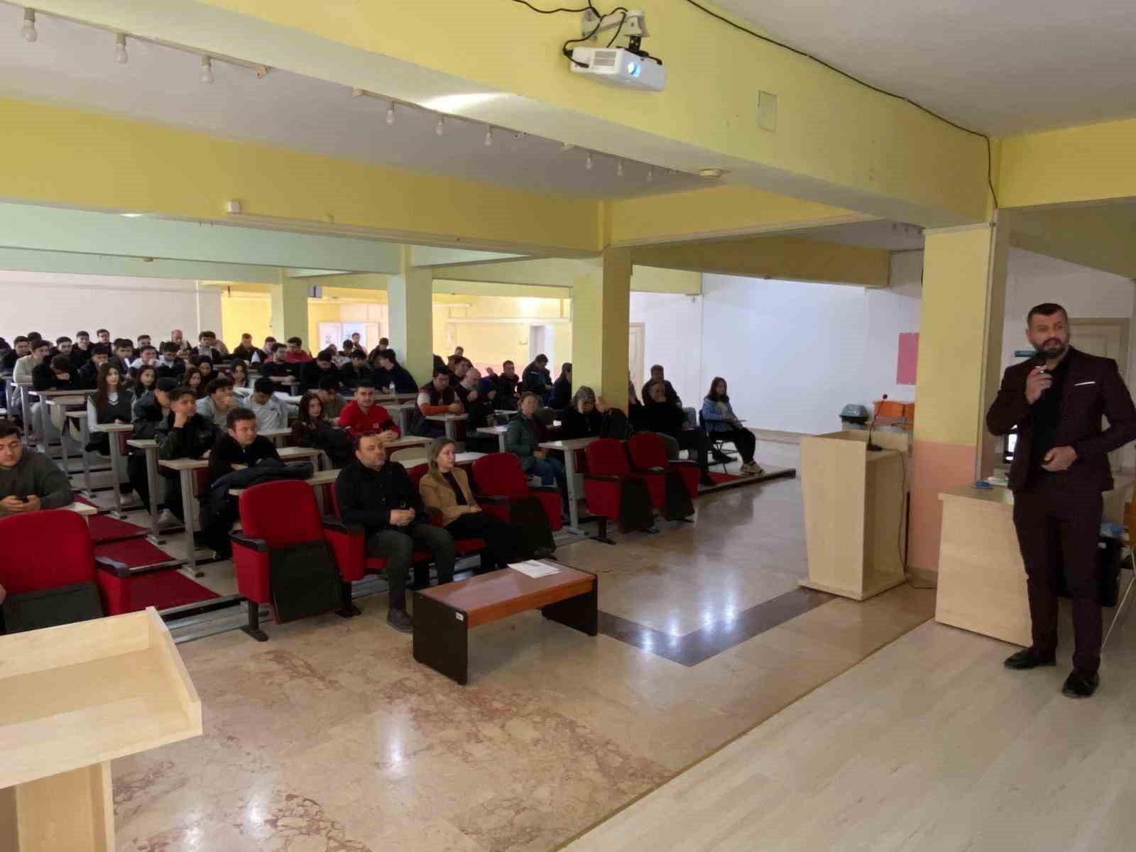 Edremit MYO ’da CV hazırlama, mülakat ve iş arama becerileri semineri düzenlendi
