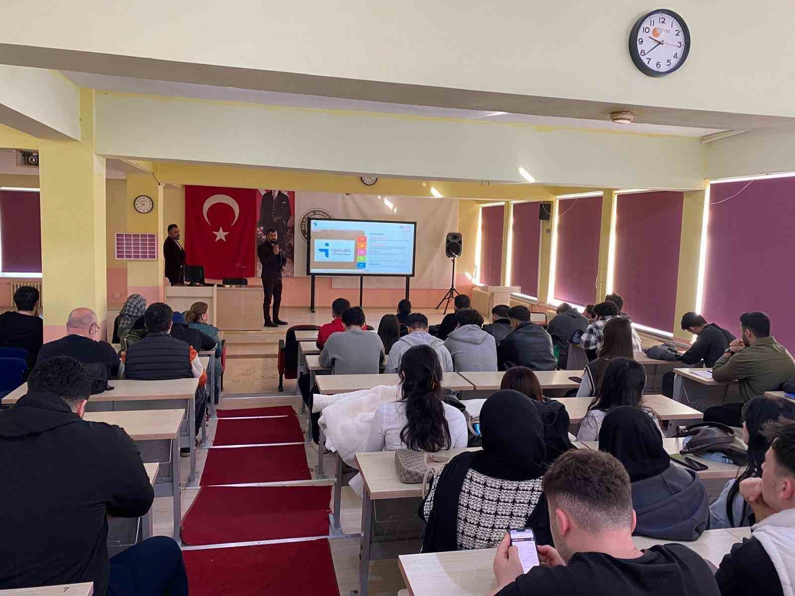 Edremit MYO ’da CV hazırlama, mülakat ve iş arama becerileri semineri düzenlendi
