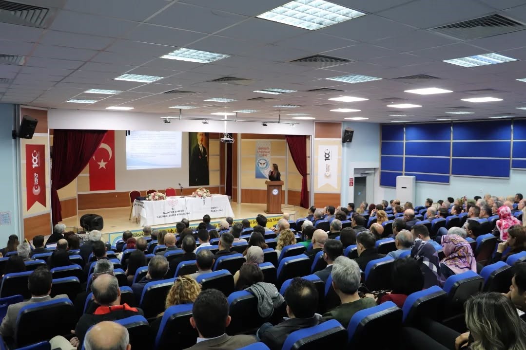 Edremit’te eğitimde güvenlik zirvesi
Edremit’te eğitimde güvenlik zirvesi