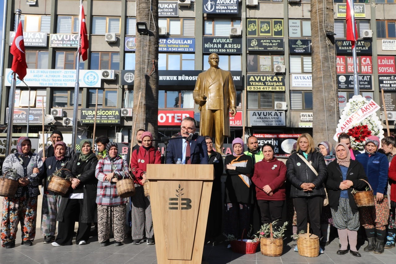 Edremit’te "Geleneksel Zeytin Hasat Sonu Meci Şenliği" coşkuyla başladı
