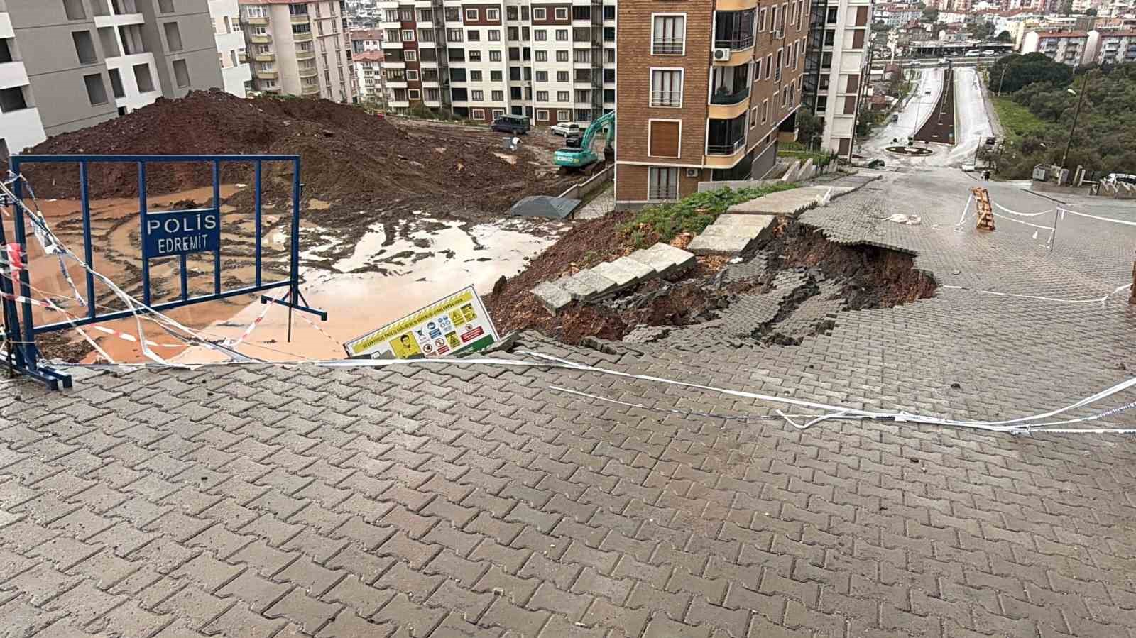 Edremit’te inşaat alanında toprak kayması
