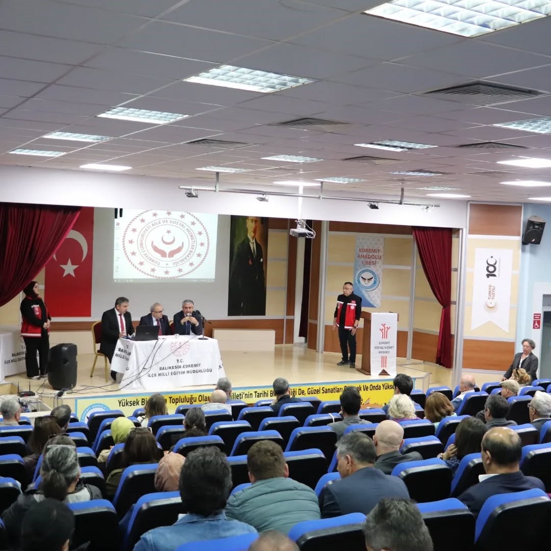 Edremit’te kadına yönelik şiddetle mücadele seferberliği
Edremit’te kadına yönelik şiddetle mücadele seferberliği