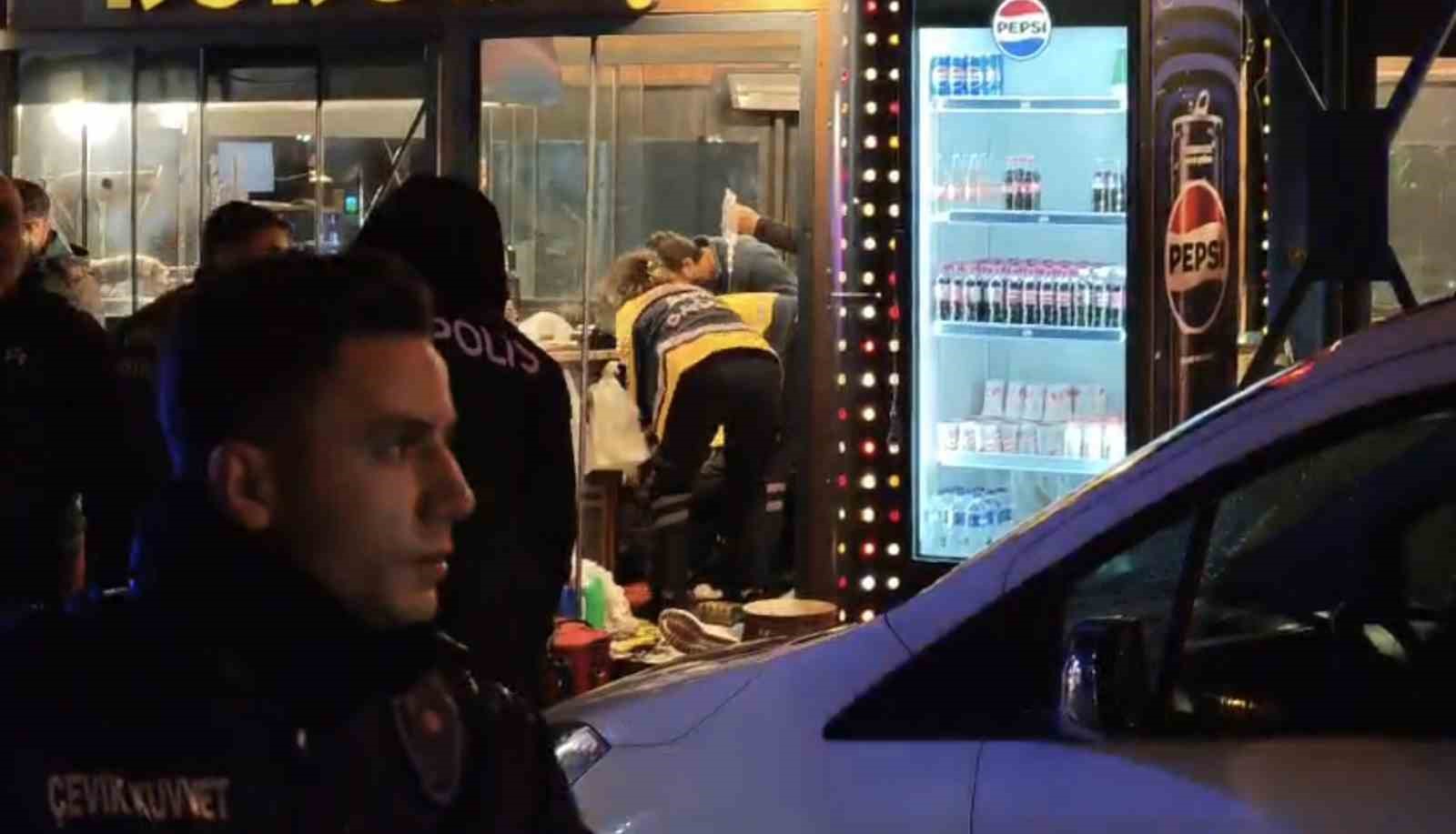 Edremit’te kokoreç dükkanına silahlı saldırı: 2’si ağır 3 yaralı
