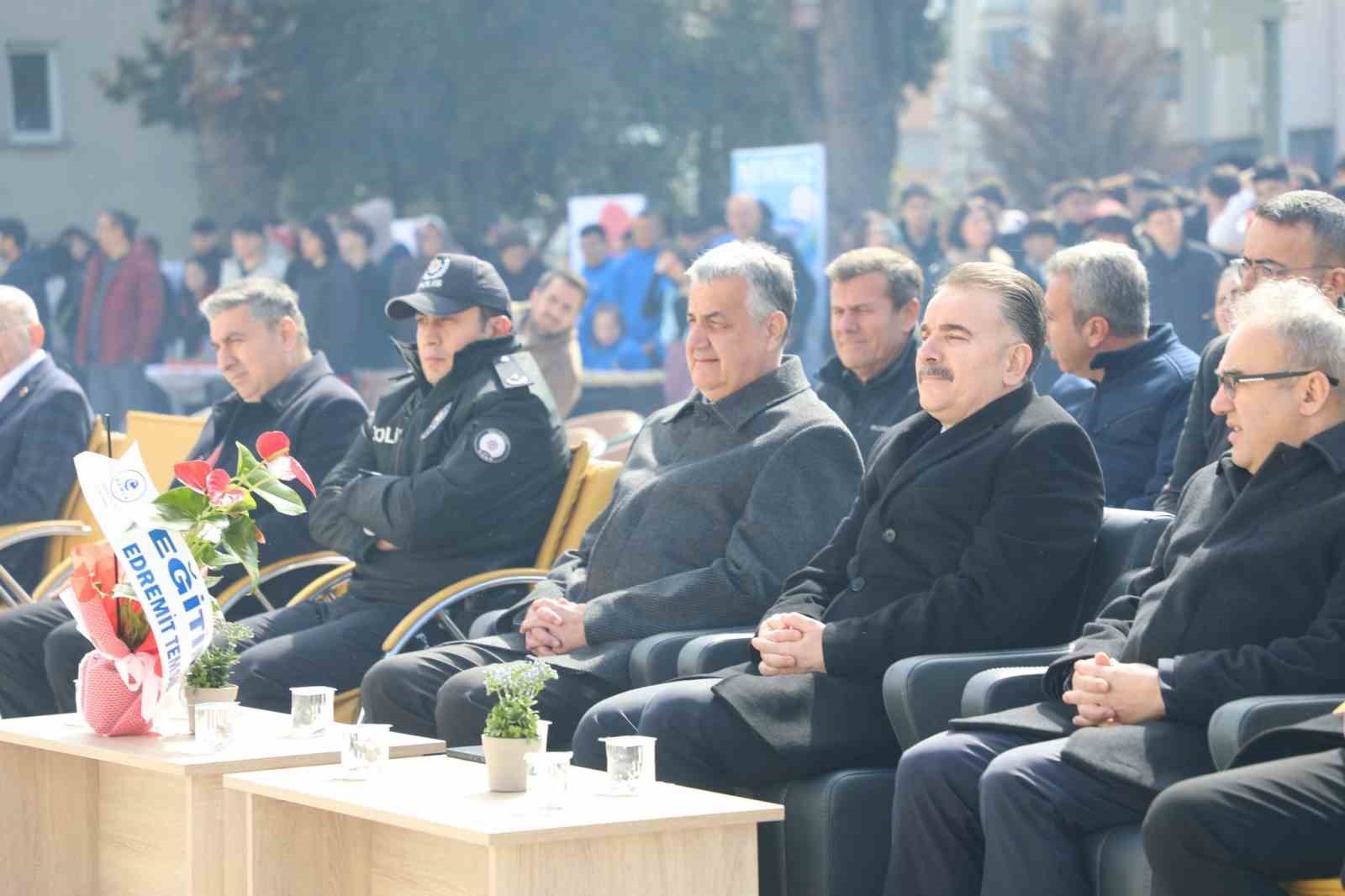 Edremit’te Nevruz coşkusu
Edremit’te Nevruz coşkusu
