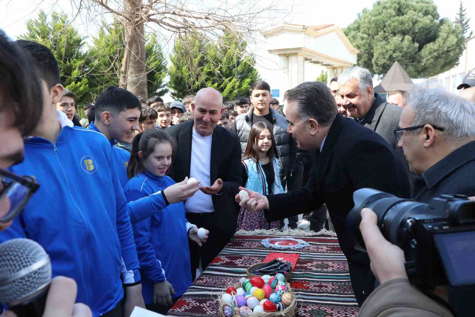 Edremit’te Nevruz coşkusu
Edremit’te Nevruz coşkusu