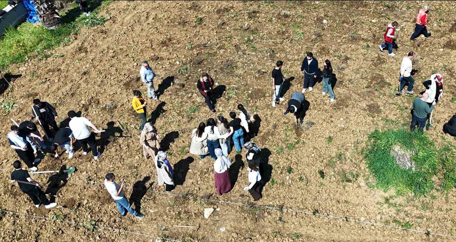 Edremit’te toprağa değer katan dokunuş
