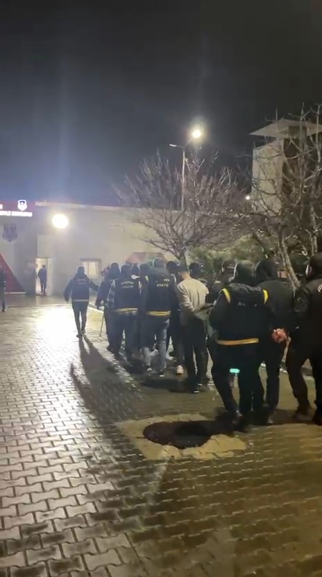 Edremit’teki silahlı saldırıyla ilgili 6 şüpheli tutuklandı
