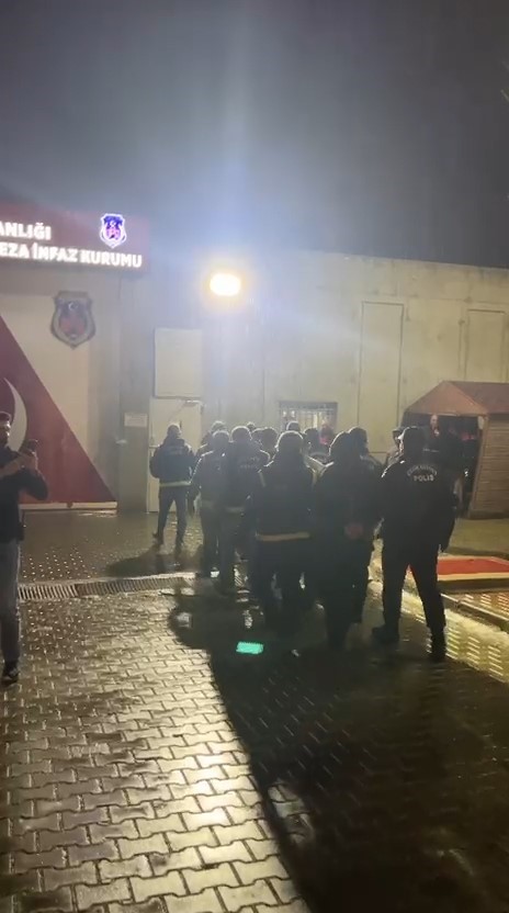 Edremit’teki silahlı saldırıyla ilgili 6 şüpheli tutuklandı
