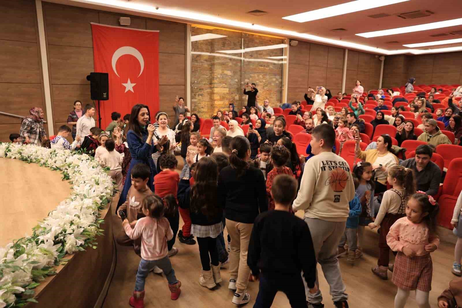 Efeler Belediyesi, çocukları tiyatroyla buluşturdu
