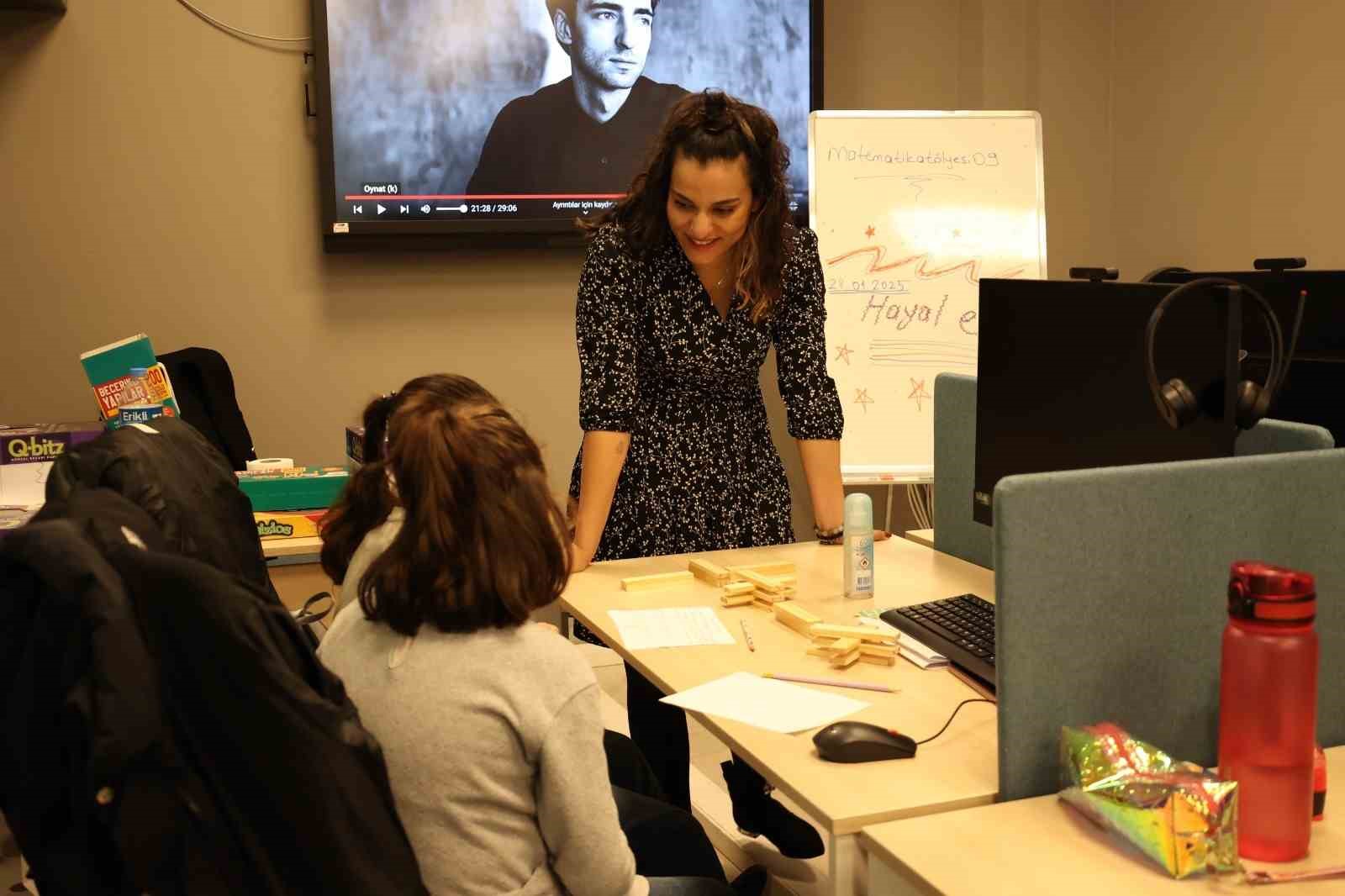 Efeler Belediyesi Dijital Gençlik Merkezi gençlerin uğrak noktası oldu
