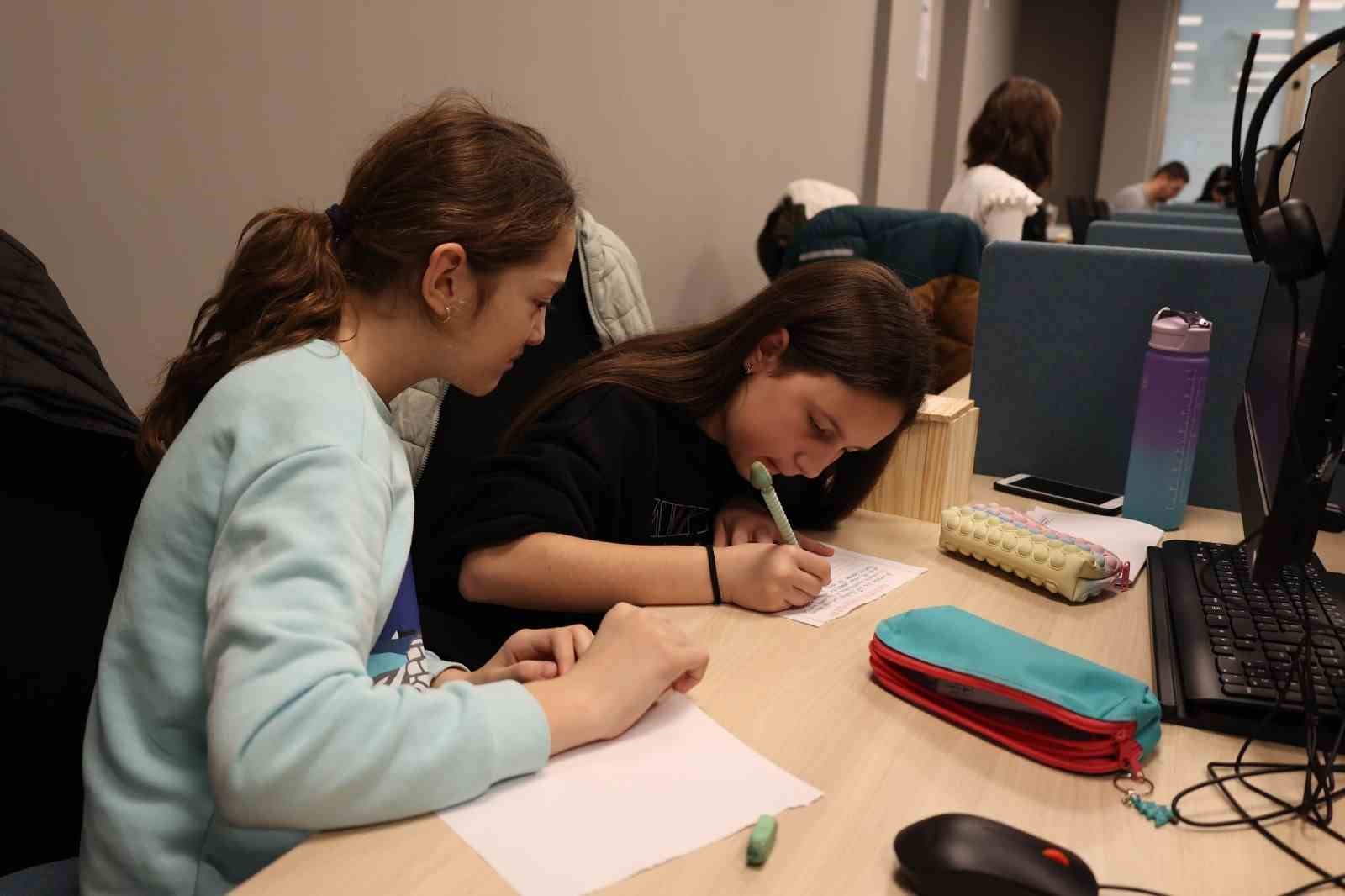 Efeler Belediyesi Dijital Gençlik Merkezi gençlerin uğrak noktası oldu
